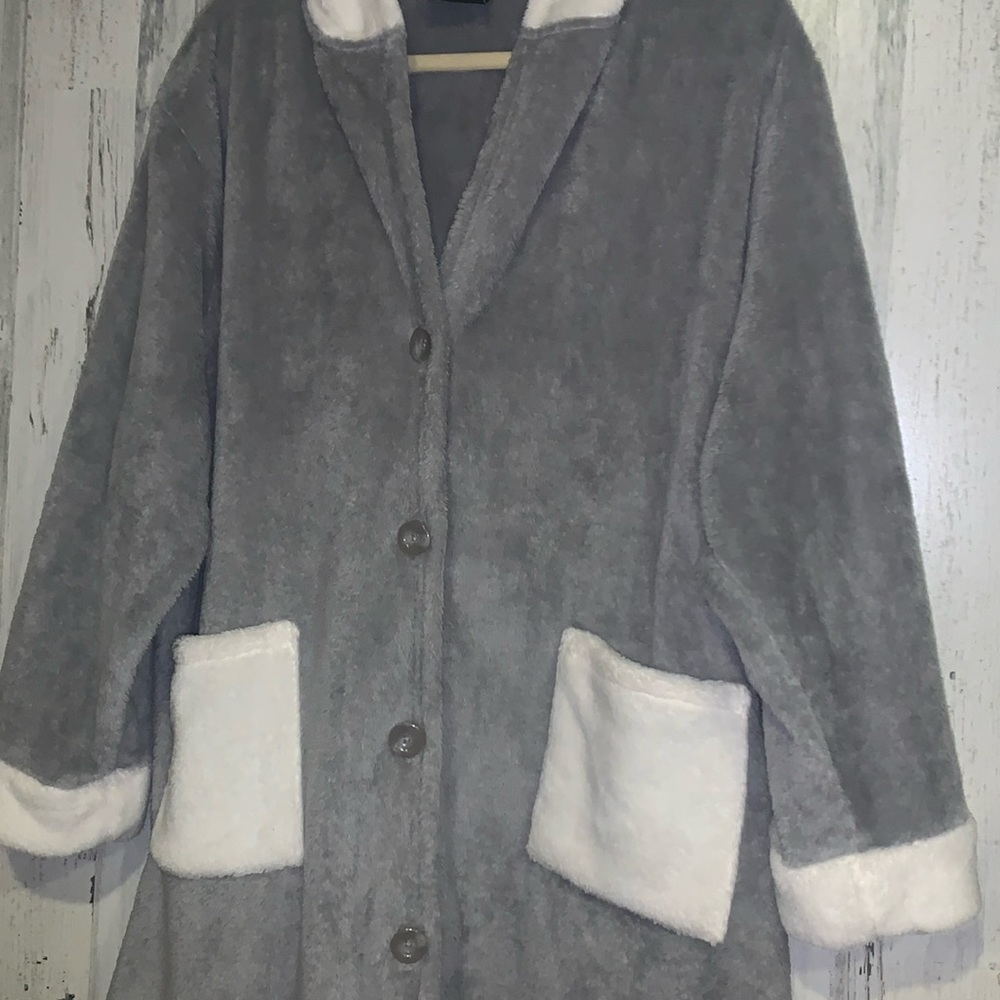 0101 Soft & Cozy Button Up Robe - Picture 2 of 4